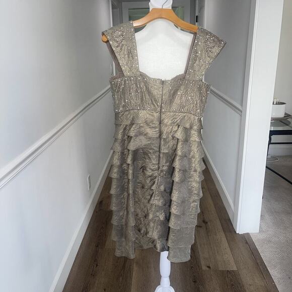 Ignite Evenings Sz 6 Mermaid Sequined Layered Dress Taupe Beaded Mini Gold FLAW - Picture 3 of 14